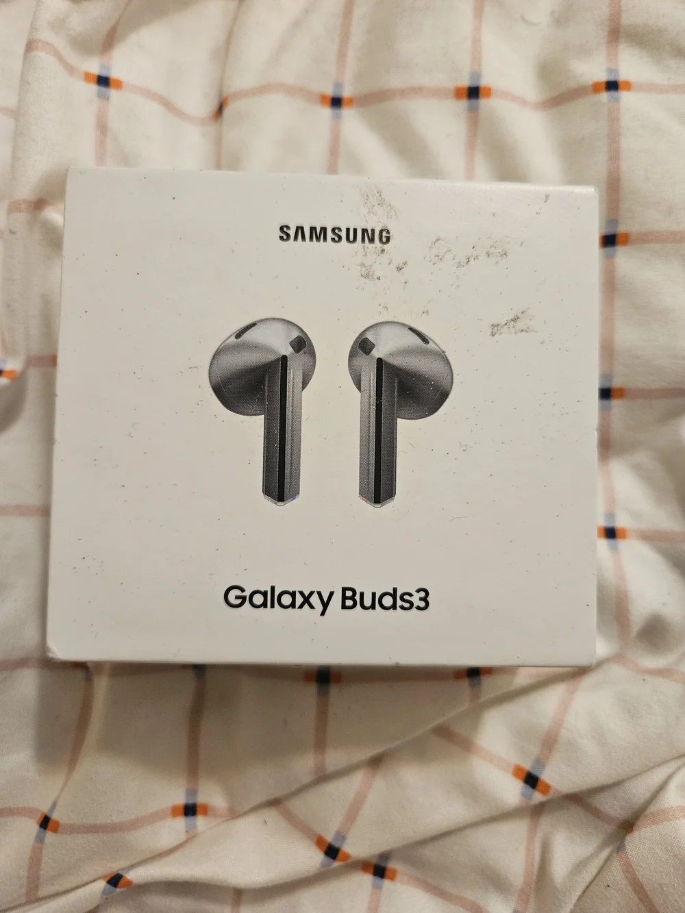 Samsung Galaxy Buds3 Box - White with Silver Earbuds Image